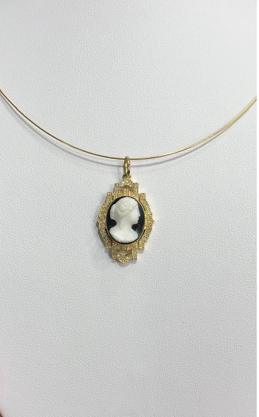 Antique Victorian Onyx Agate Cameo Pendent 18K Yellow Gold
